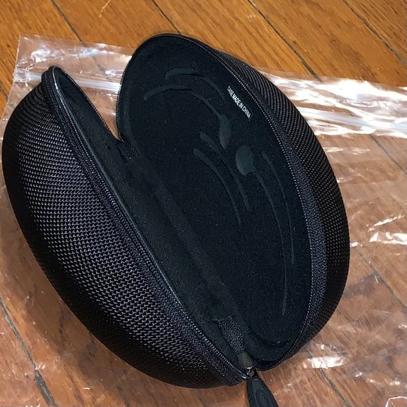 Oakley Soft Vault Sunglass case - Picture 3 of 4